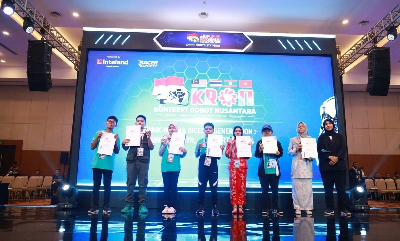 Pemenang kompetisi di atas panggung